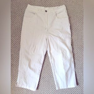 Lafei-xuela woman’s capri jeans. Size small.